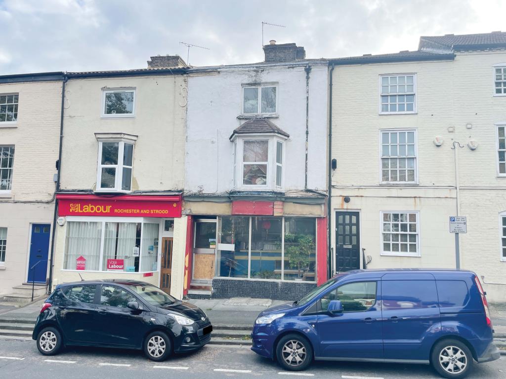 Lot: 46 - TAKEAWAY PREMISES WITH RESIDENTIAL ACCOMMODATION FOR REFURBISHMENT - 